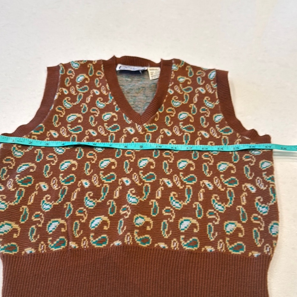 Elegant Brown Patterned V-Neck Sweater Vintage Co… - image 4